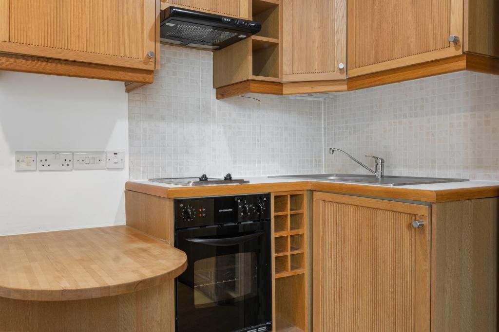 Property photo 2 of 7 Kitchen