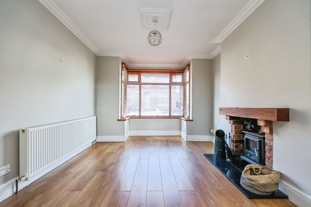 Property photo 2 of 27