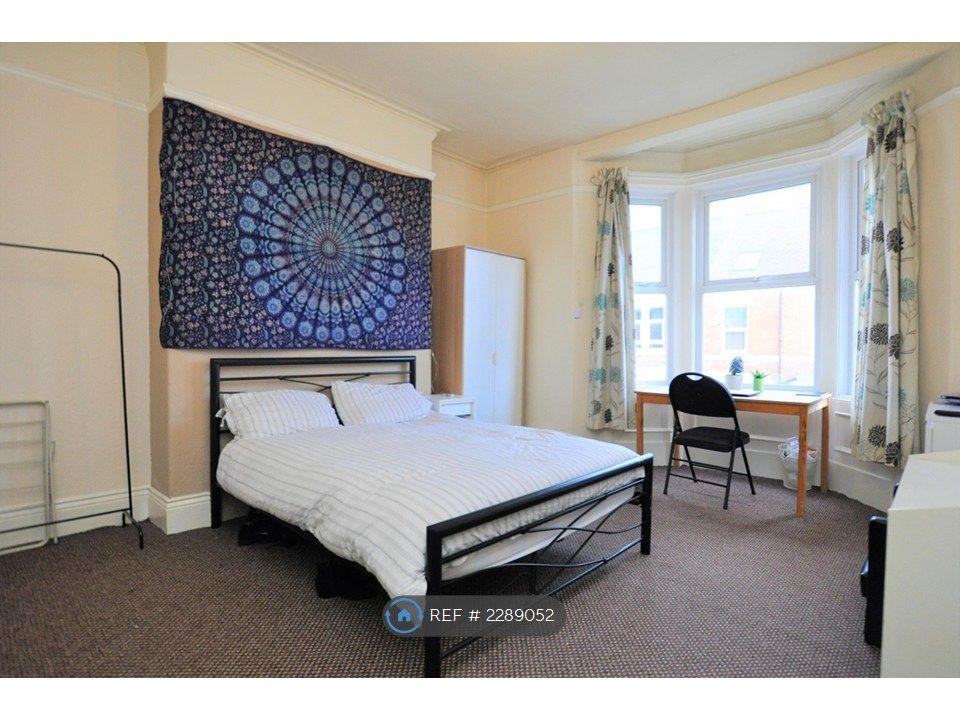 Property photo 3 of 7 Bedroom 1