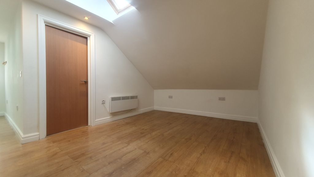 Property photo 3 of 8 Gallery