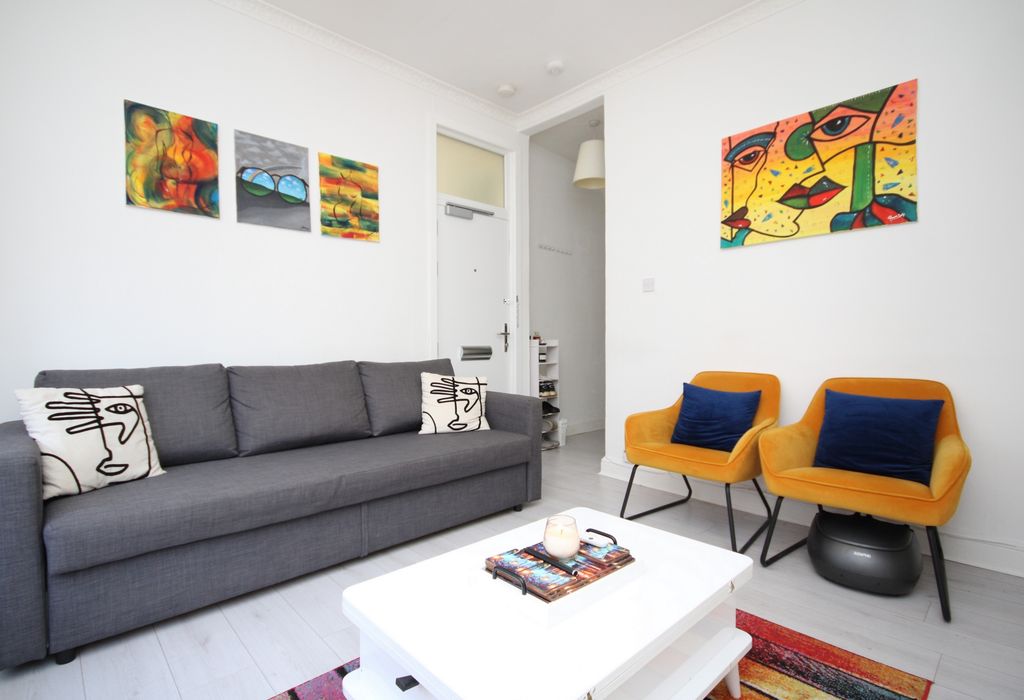 Property photo 3 of 9 Reception