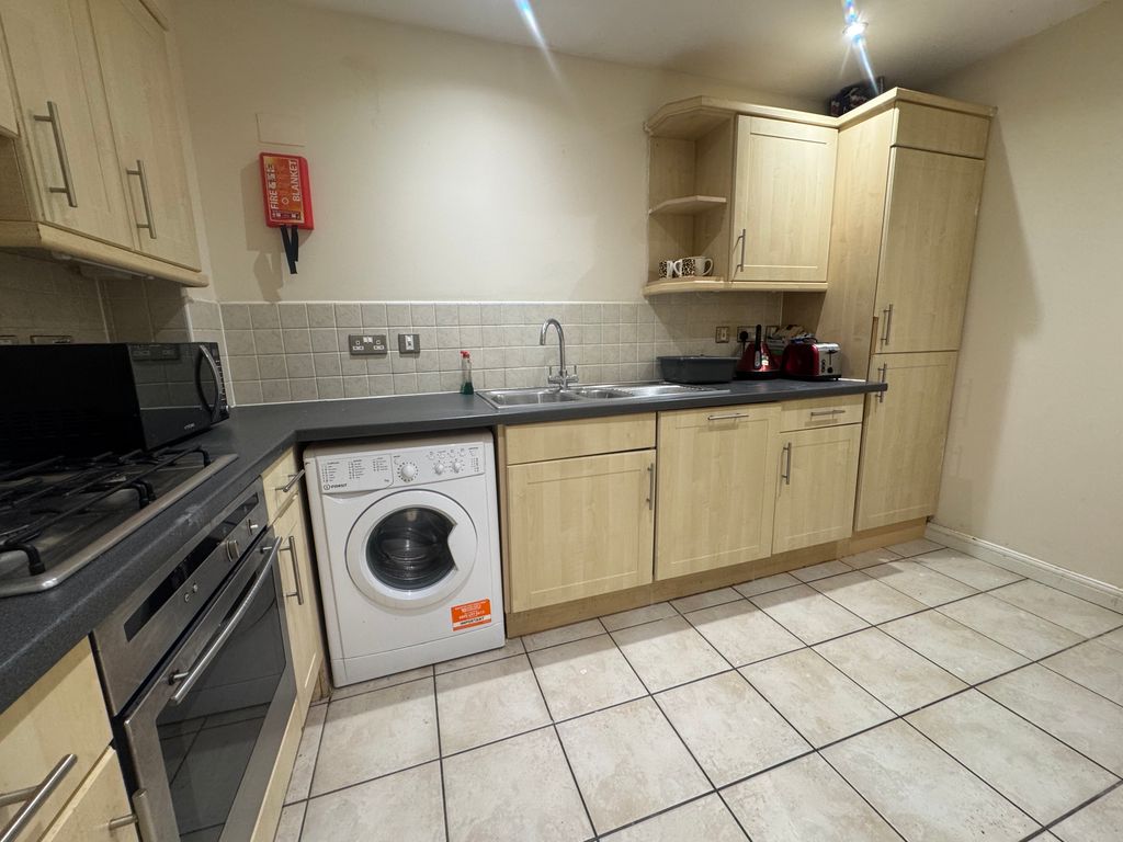 Property photo 3 of 6 Kitchen