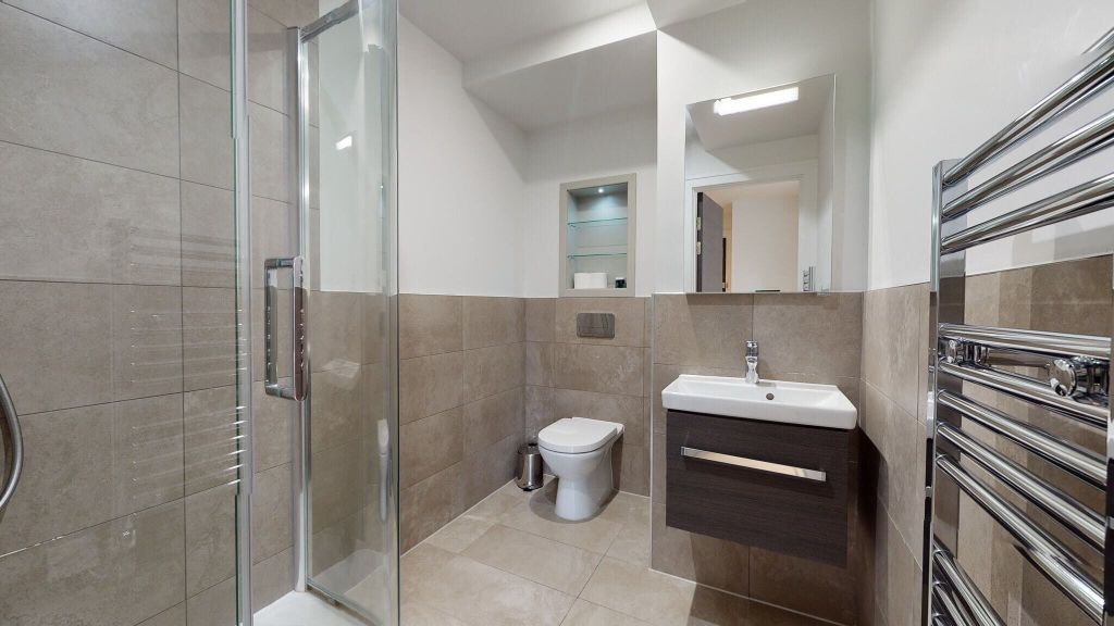 Property photo 3 of 17 Bathroom