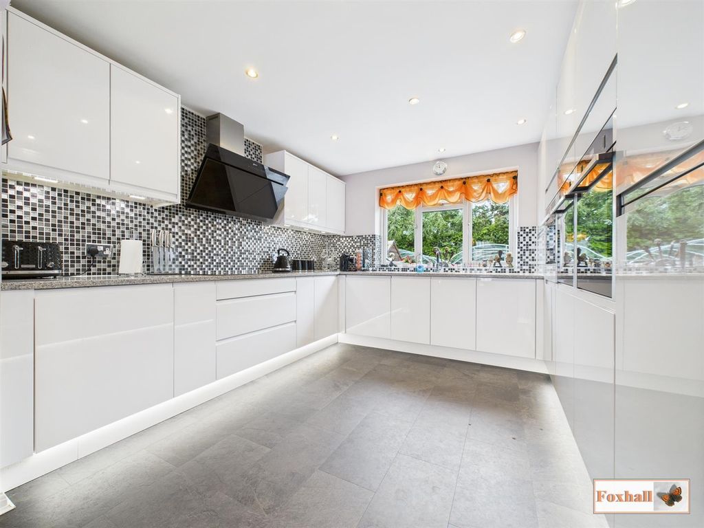 Property photo 3 of 31 Kitchen / Diner