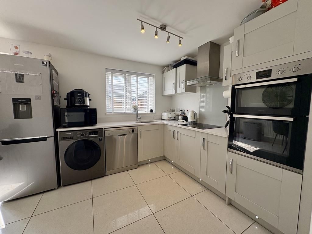 Property photo 2 of 17 3D61A33B-919B-4C8A-97D4-Ac2582C4E8A0_1_105_c.Jpeg