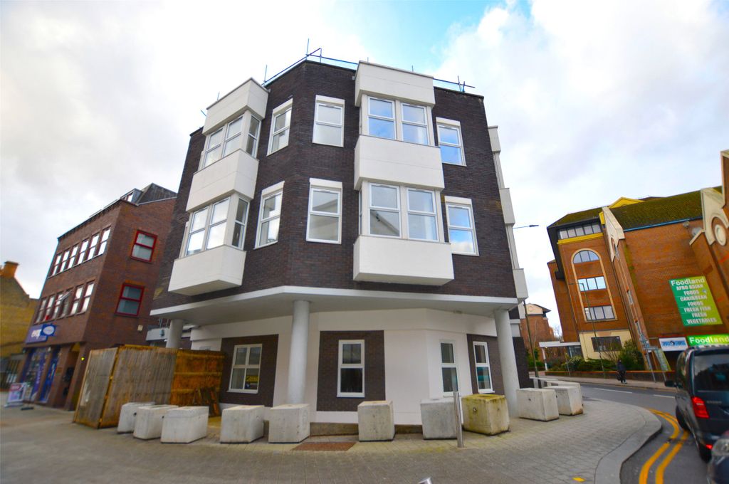 Property photo 3 of 6 External