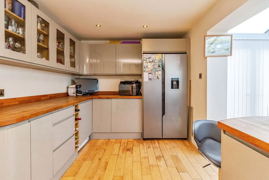 Property photo 3 of 9 Kitchen/Diner