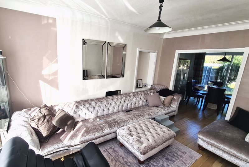 Property photo 2 of 16 Lounge