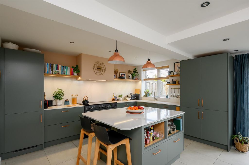 Property photo 2 of 29 Kitchen