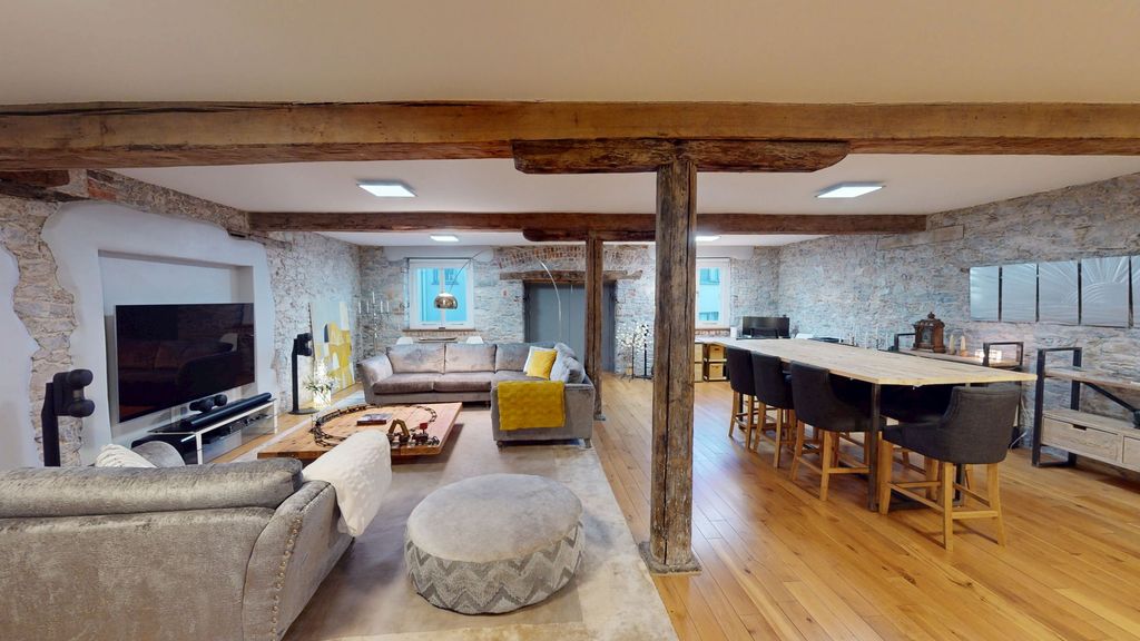 Property photo 3 of 23