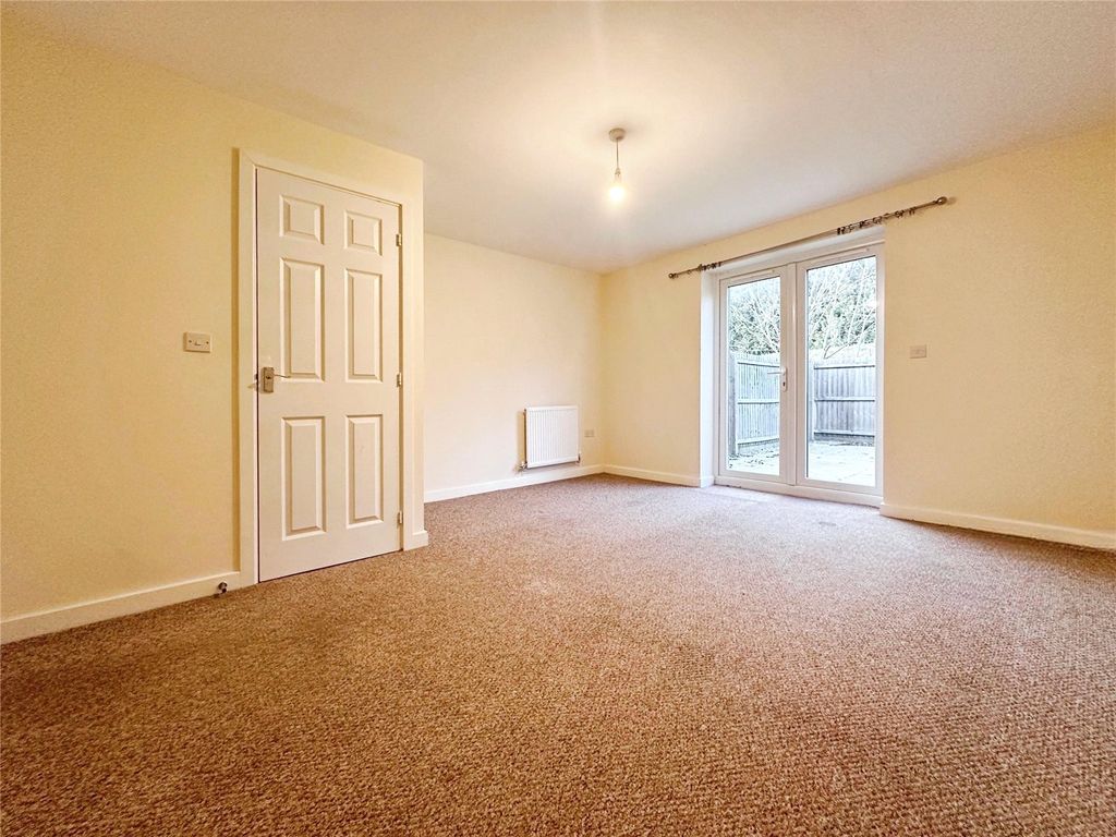 Property photo 3 of 10 Living Room