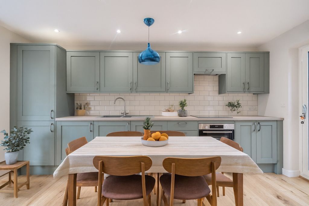 Property photo 3 of 8 4581702