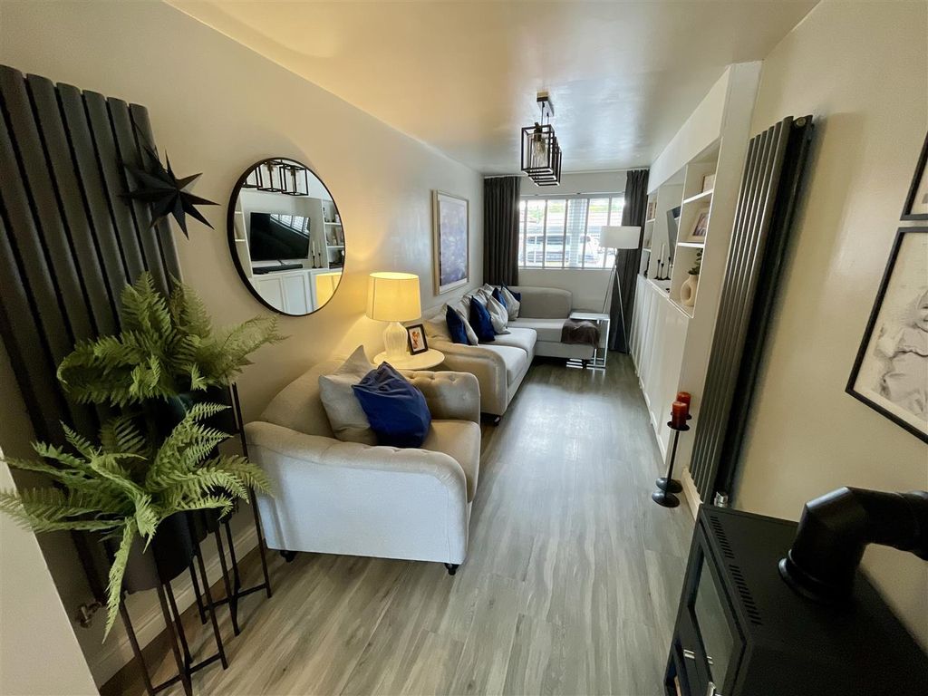 Property photo 3 of 19 Sitting Area