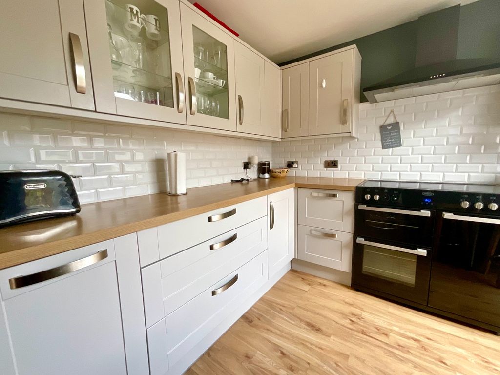 Property photo 2 of 27 4039825