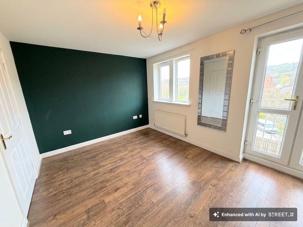 Property photo 3 of 27