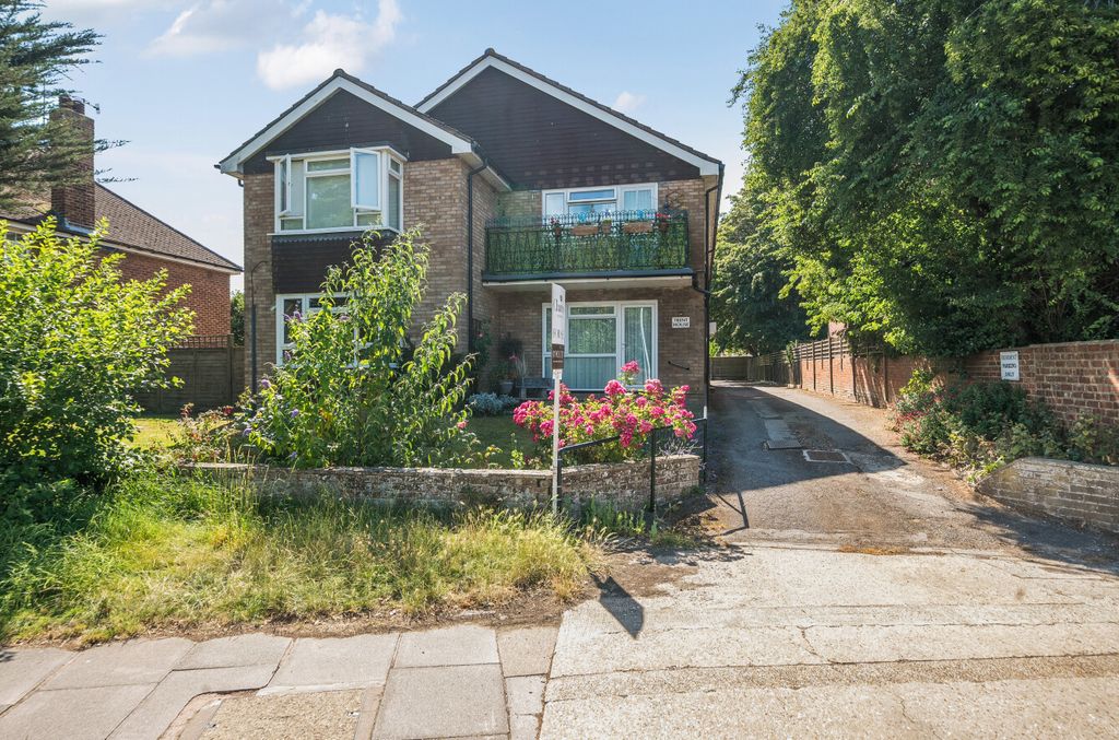 Property photo 1 of 12 1483482-1-6A3d57A...