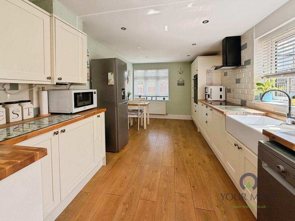 Property photo 2 of 16 Kitchen