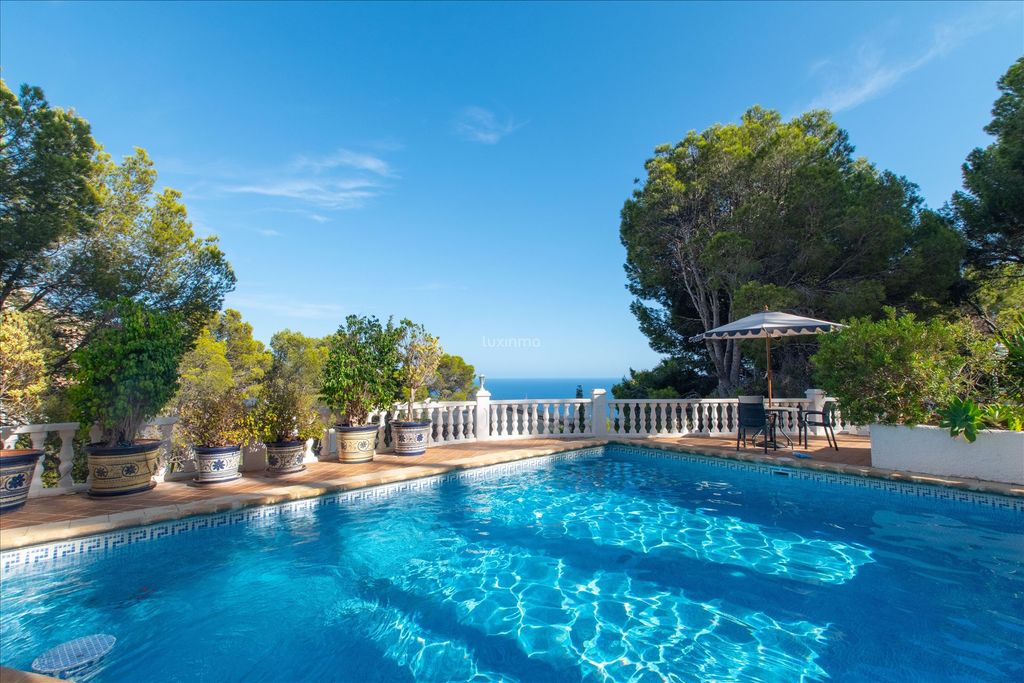 Property photo 1 of 19 Beautiful Vila With Sea Views For Sale In Altea