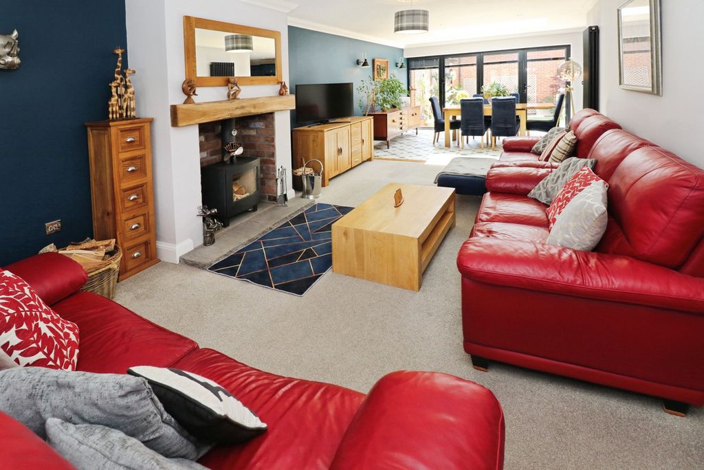 Property photo 3 of 32