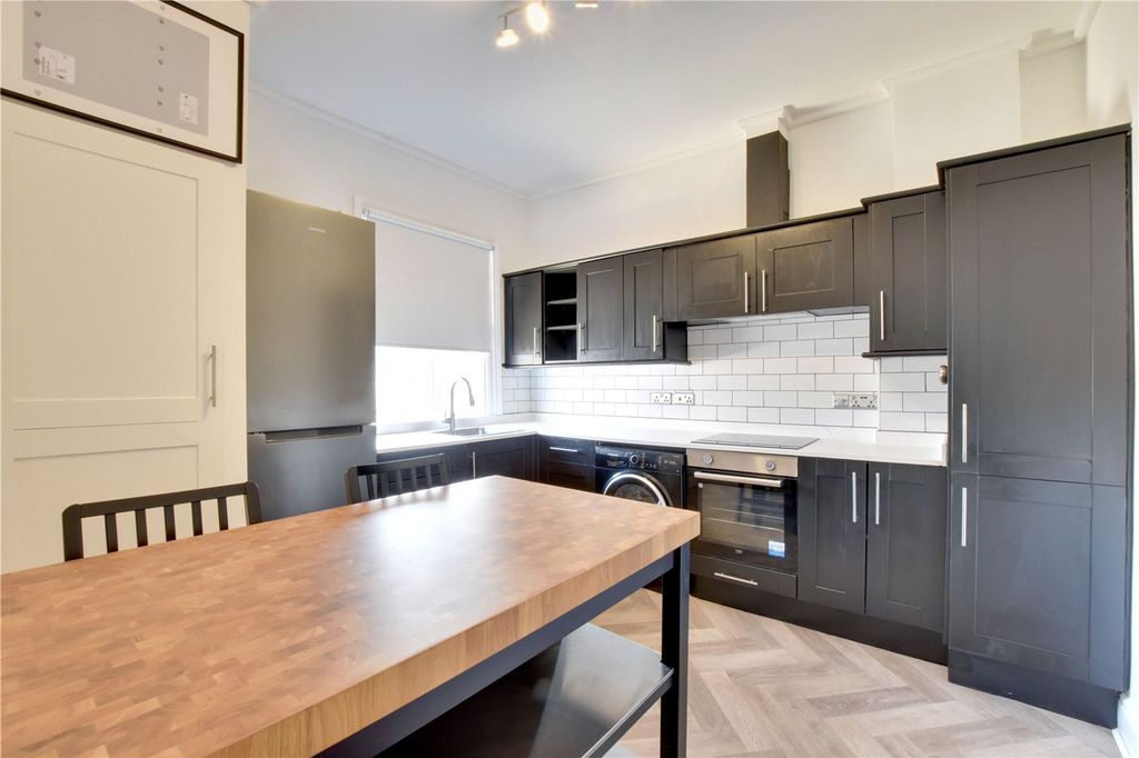 Property photo 3 of 18 Picture No. 12