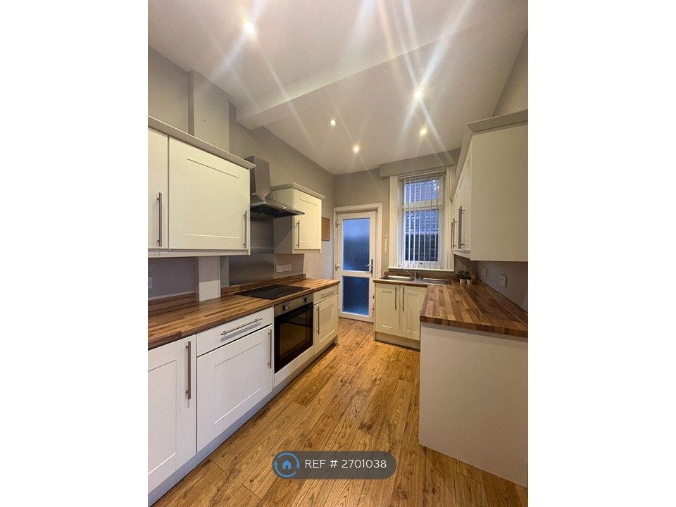 Property photo 3 of 20 Kitchen