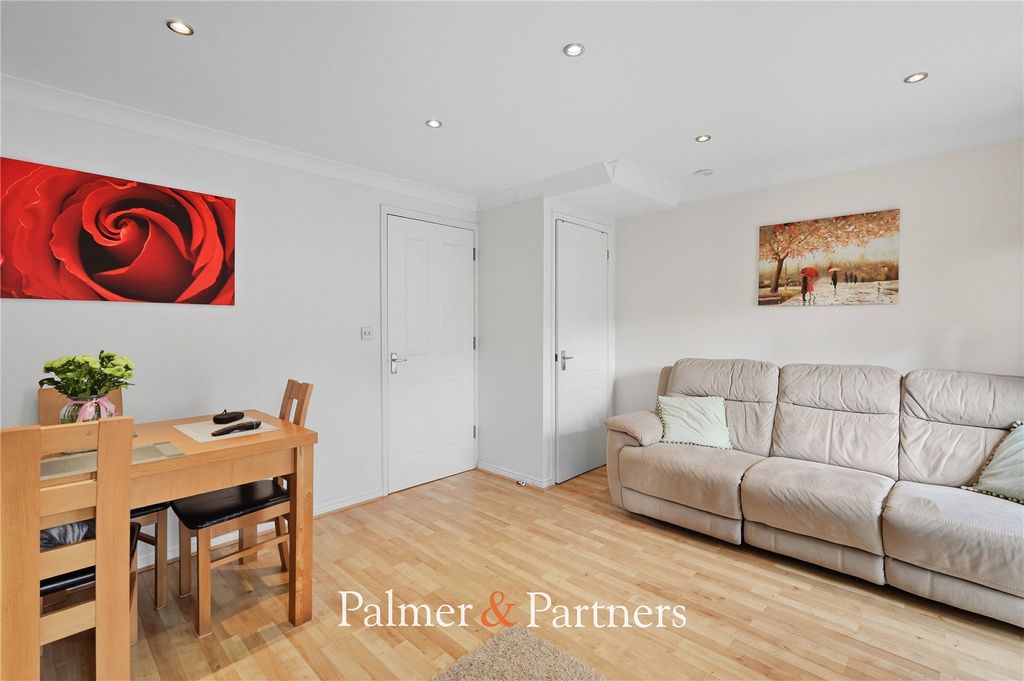 Property photo 2 of 24 Picture No. 08