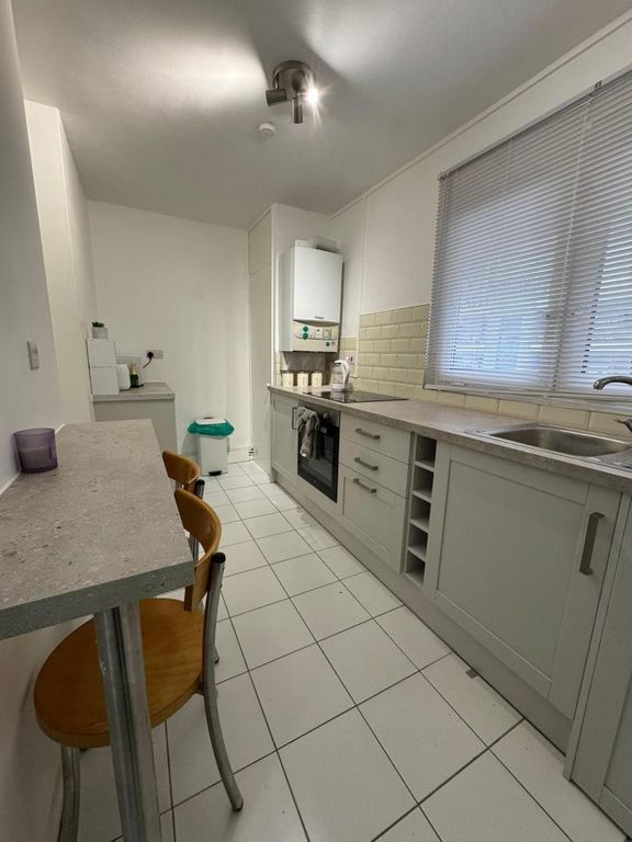 Property photo 3 of 8 Kitchen