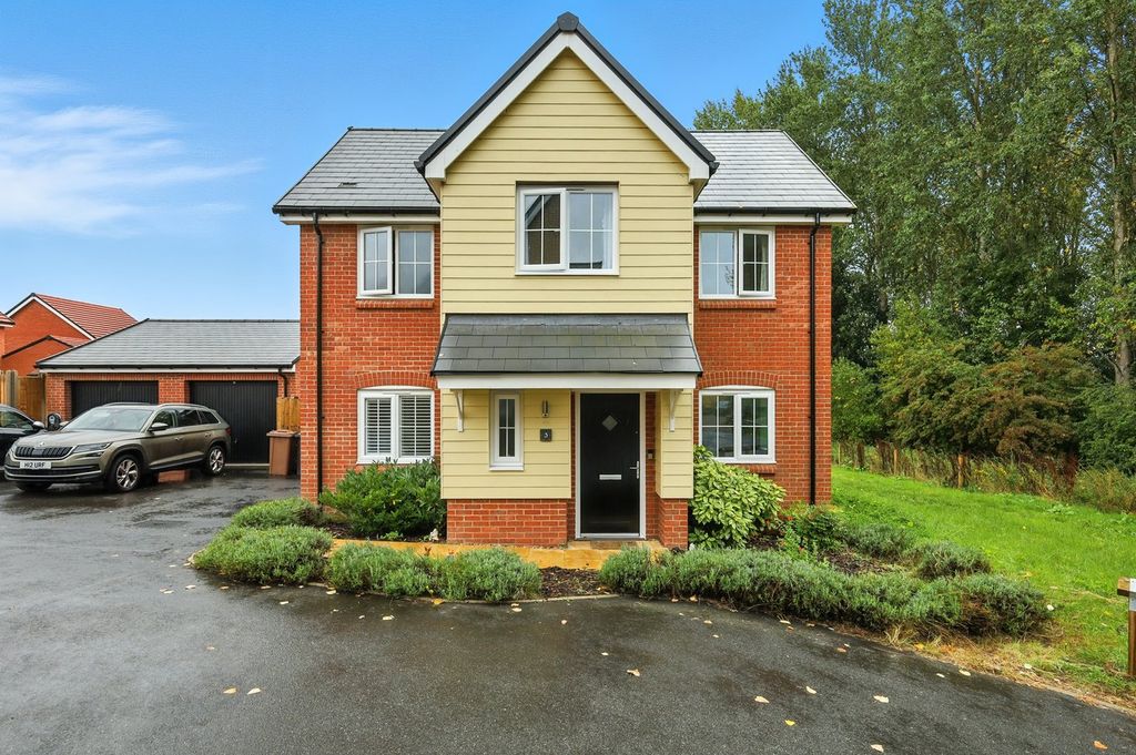 Property photo 1 of 32