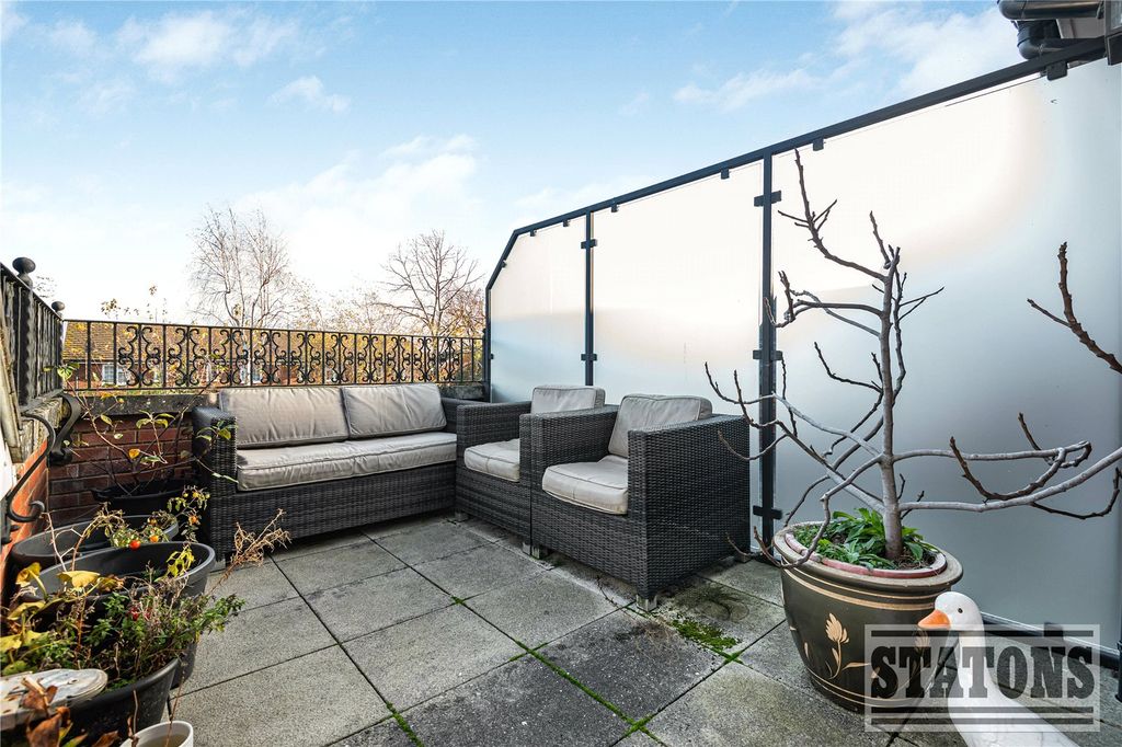 Additional image 8 of 3 bed flat for saleUplands Park Road, Enfield EN2