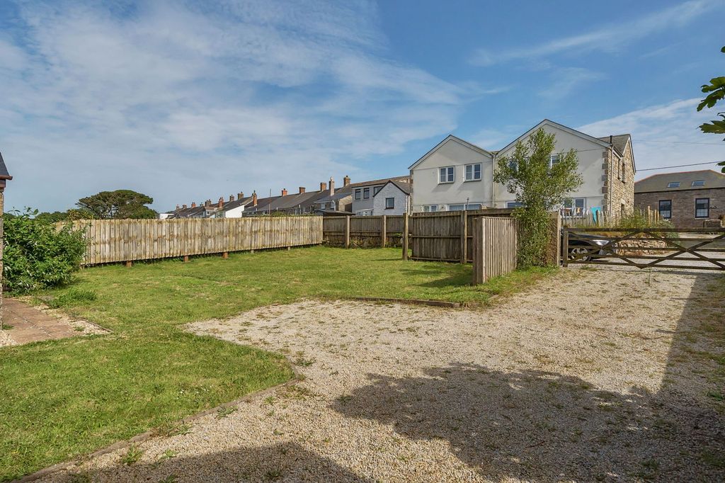 Property photo 2 of 25