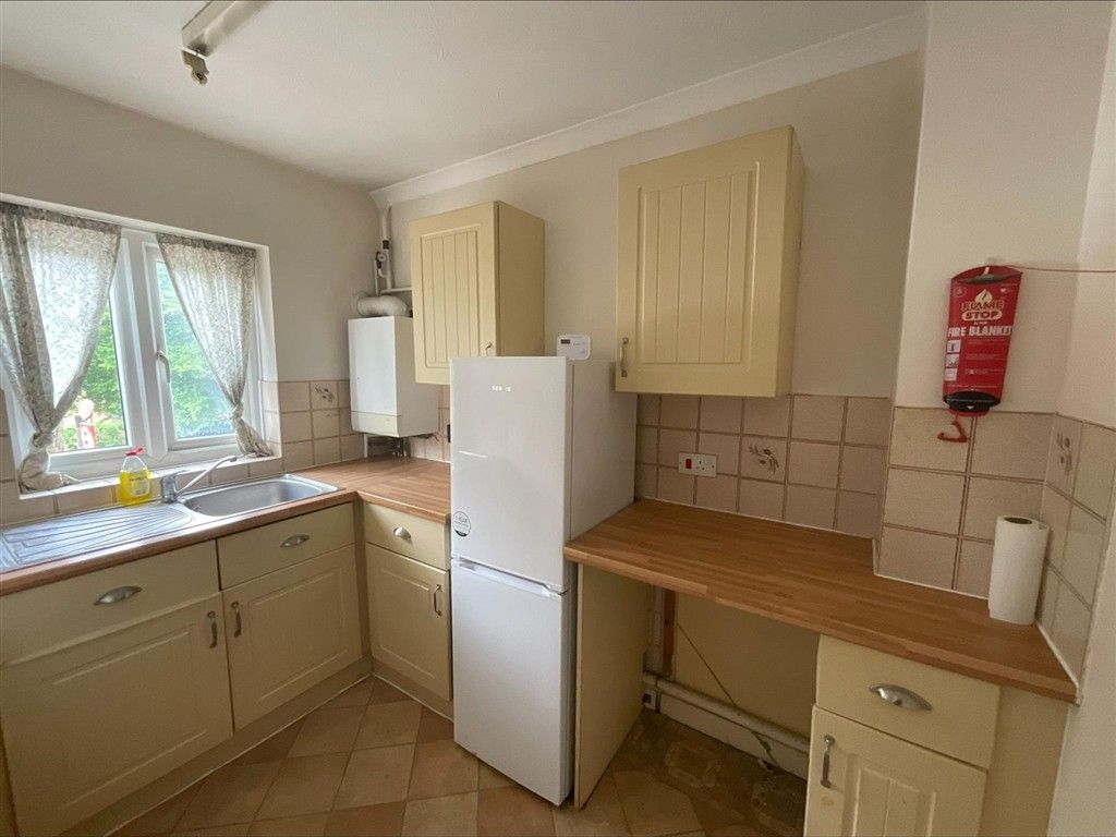 Property photo 1 of 6 Kitchen