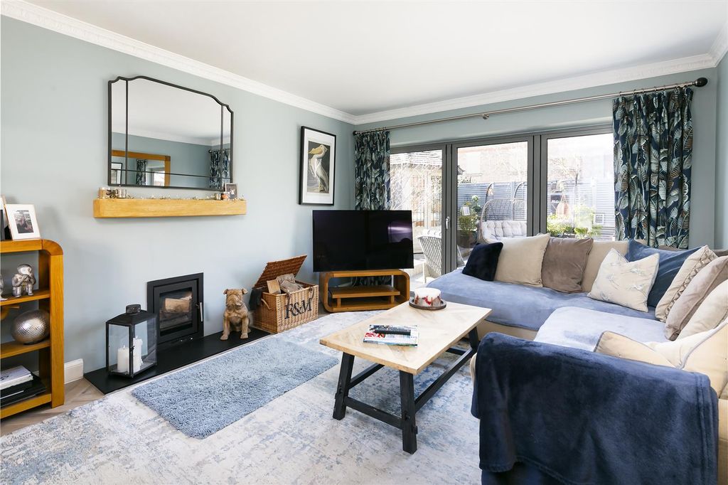 Property photo 2 of 18