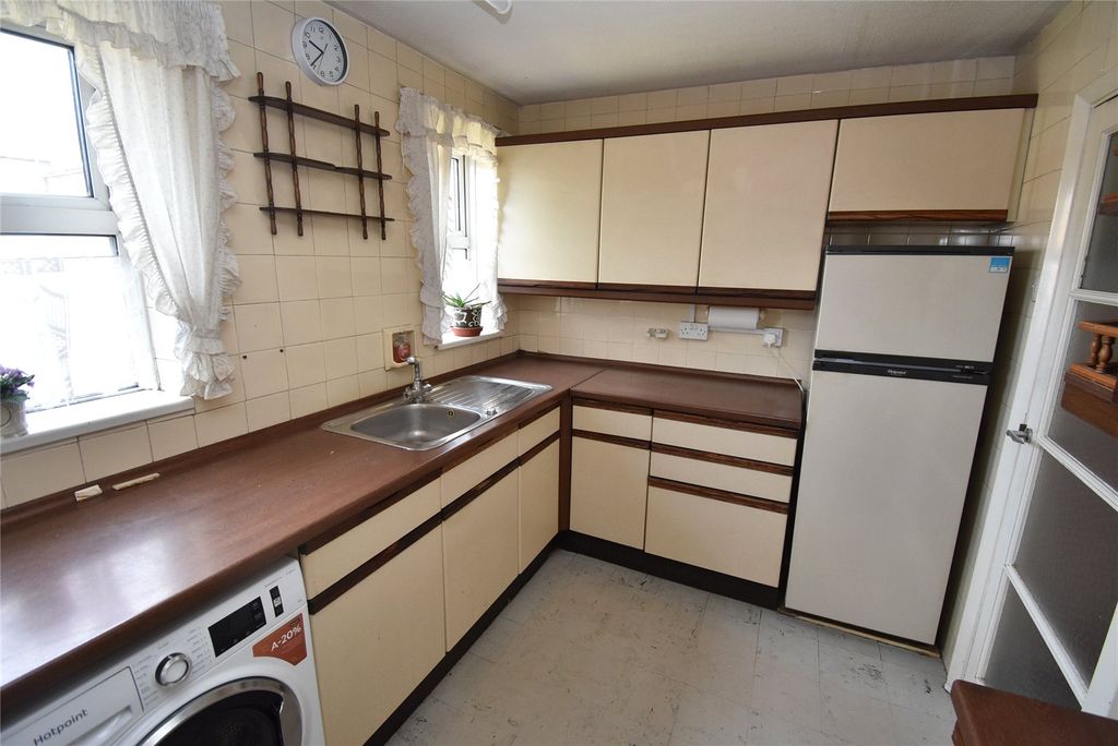 Property photo 3 of 11 Picture No. 12