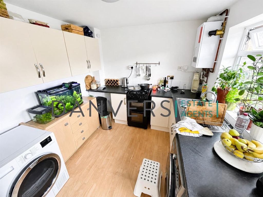 Property photo 1 of 6 Kitchen11.Jpg