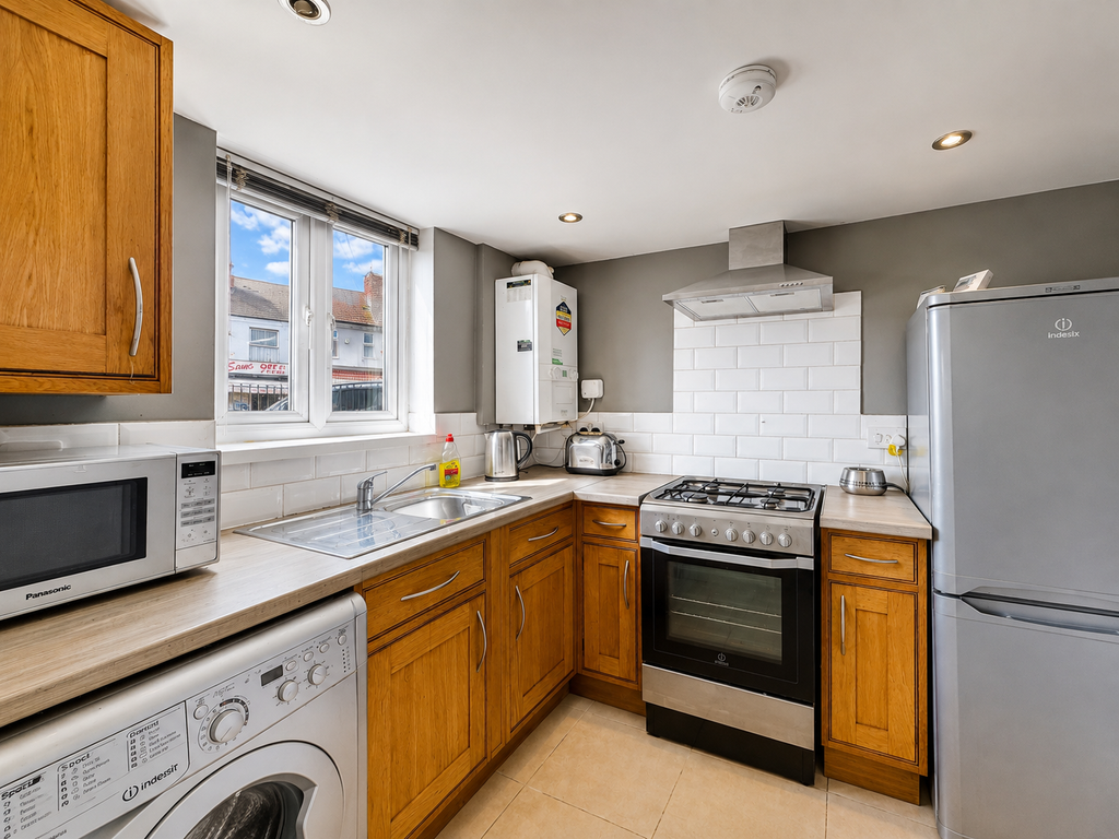 Property photo 3 of 8 Kitchen