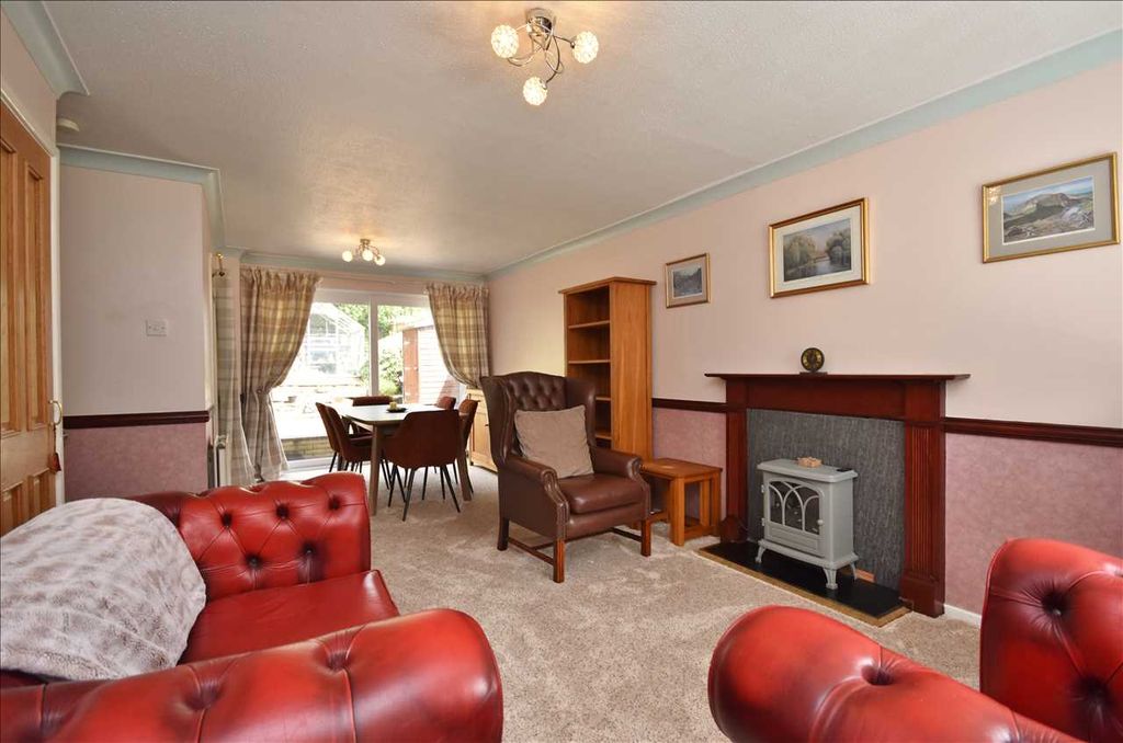 Property photo 3 of 12