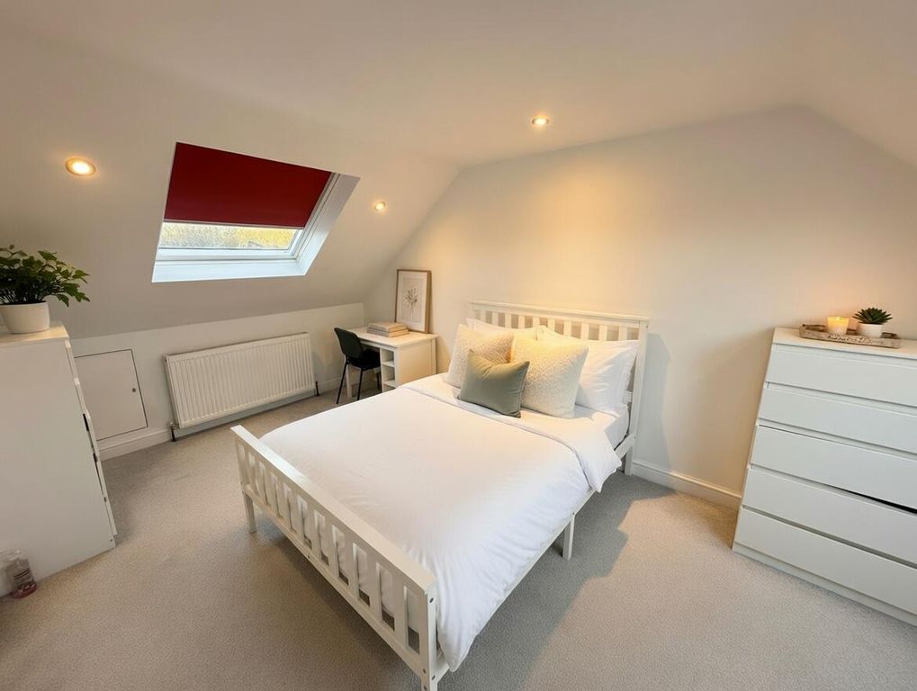 Property photo 1 of 6 Bedroom