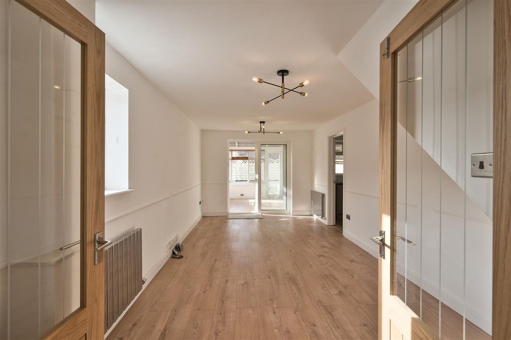 Property photo 3 of 33