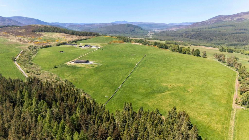 Property photo 1 of 20 Wester Lealty Farm