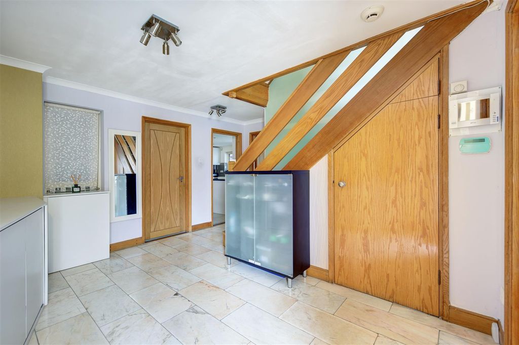 Property photo 3 of 18 Hallway