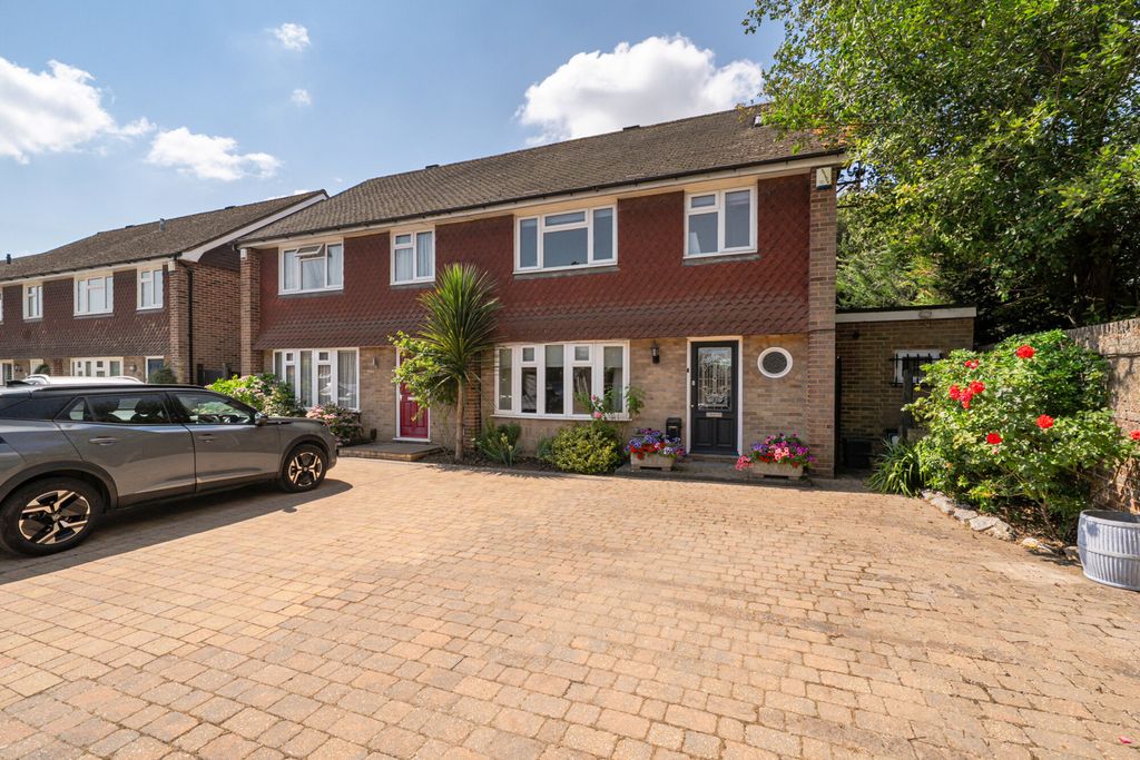 Property photo 1 of 19 External