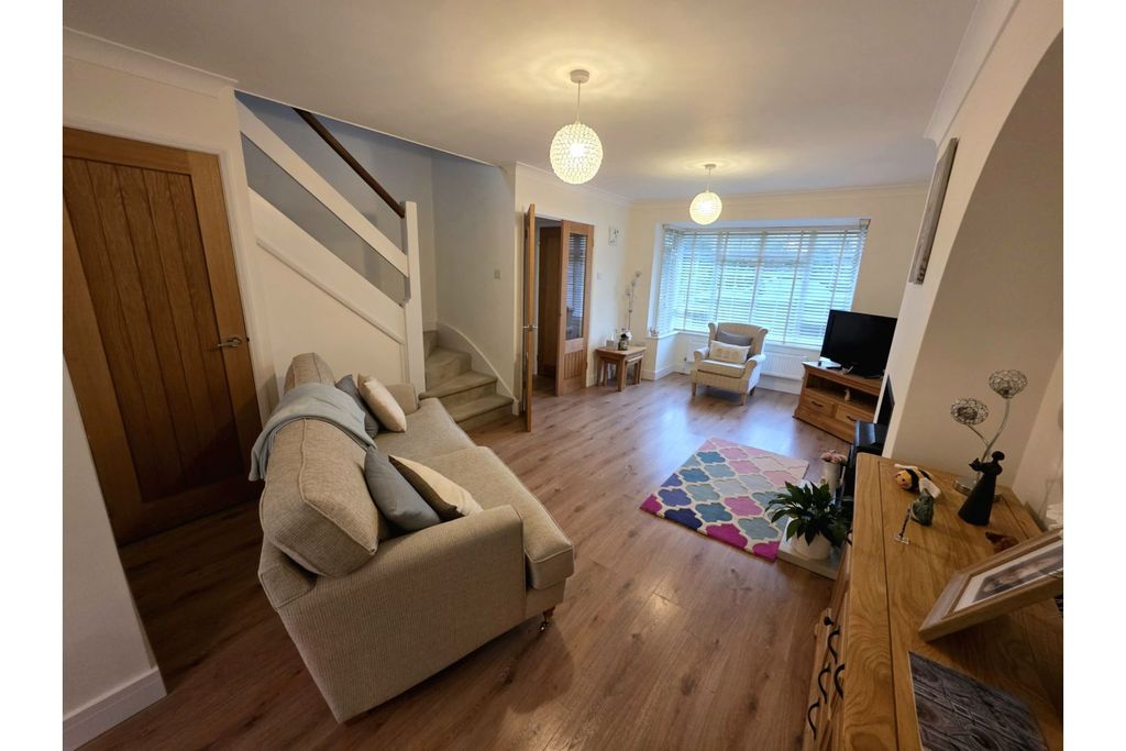 Property photo 2 of 8 Lounge