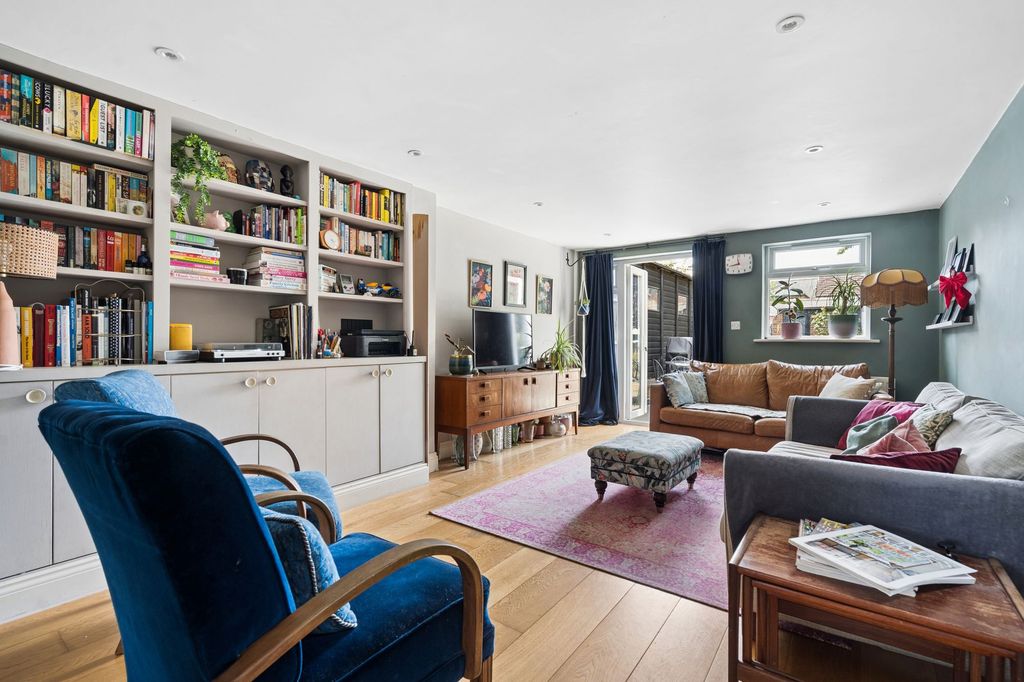 Property photo 1 of 18