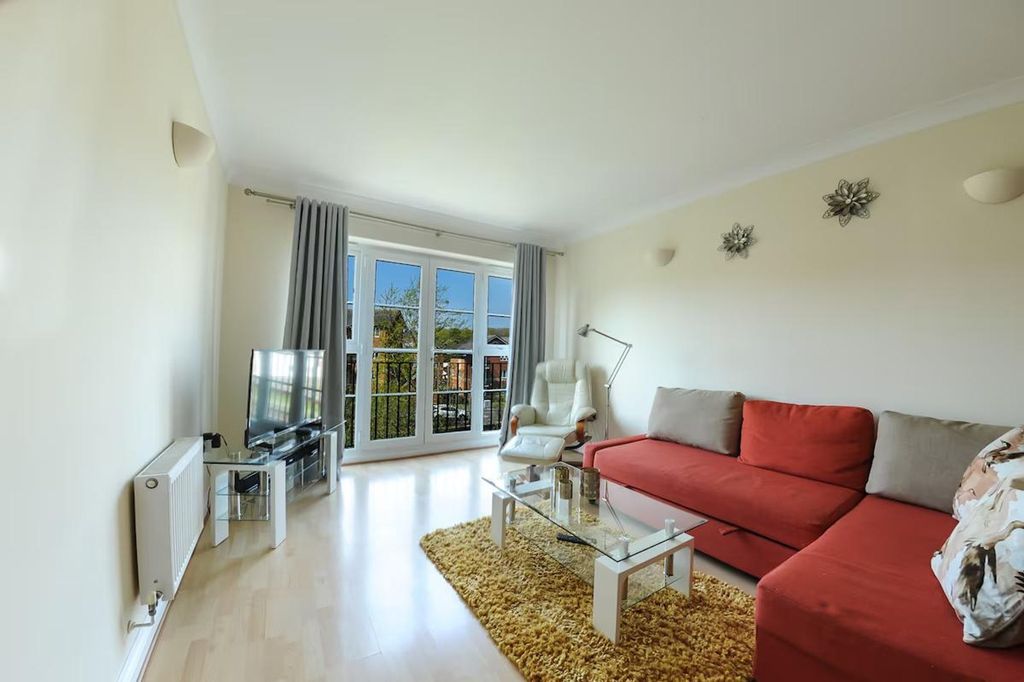 Property photo 1 of 28 Living Room