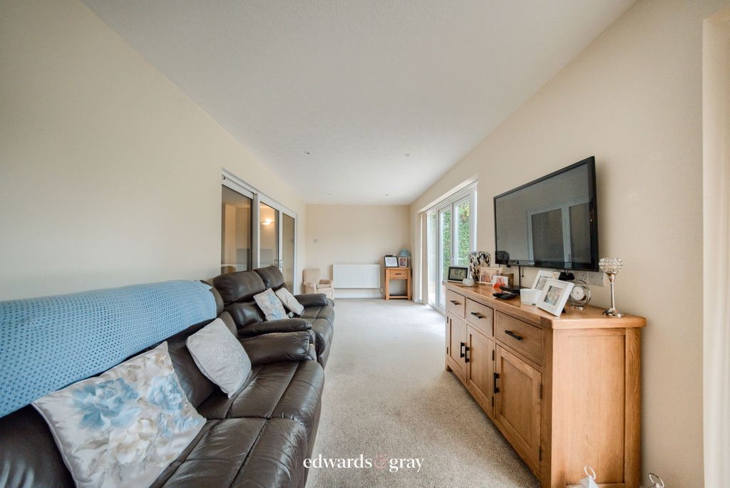 Property photo 3 of 27