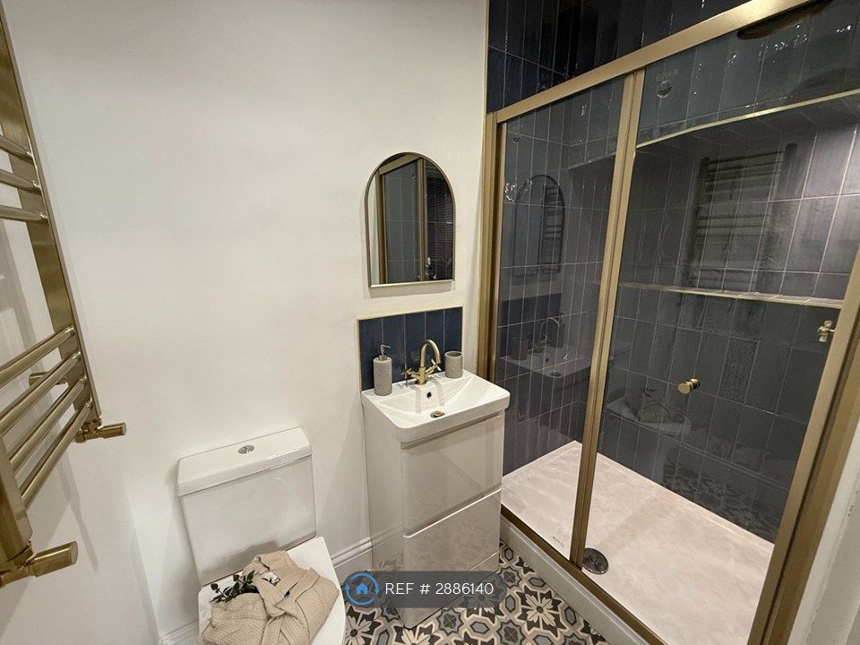 Property photo 3 of 11 Room 6 En-Suite