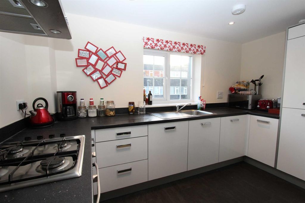 Property photo 3 of 6 Kitchen