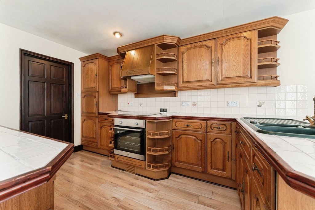 Property photo 3 of 25 Pbox-Img.Jpg
