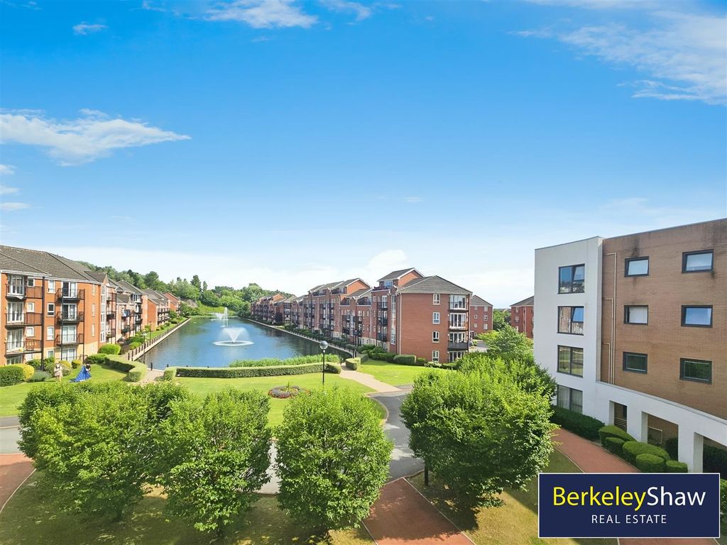 Property photo 2 of 9 Lake View