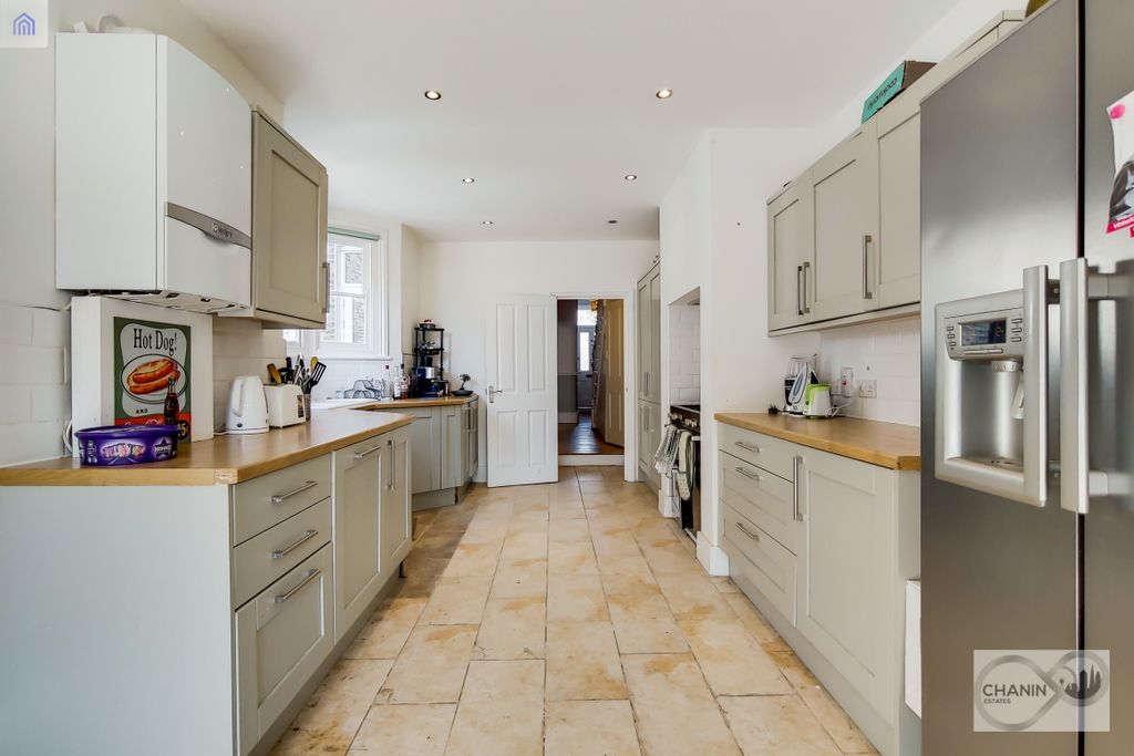 Property photo 3 of 7 6_Kitchen-0